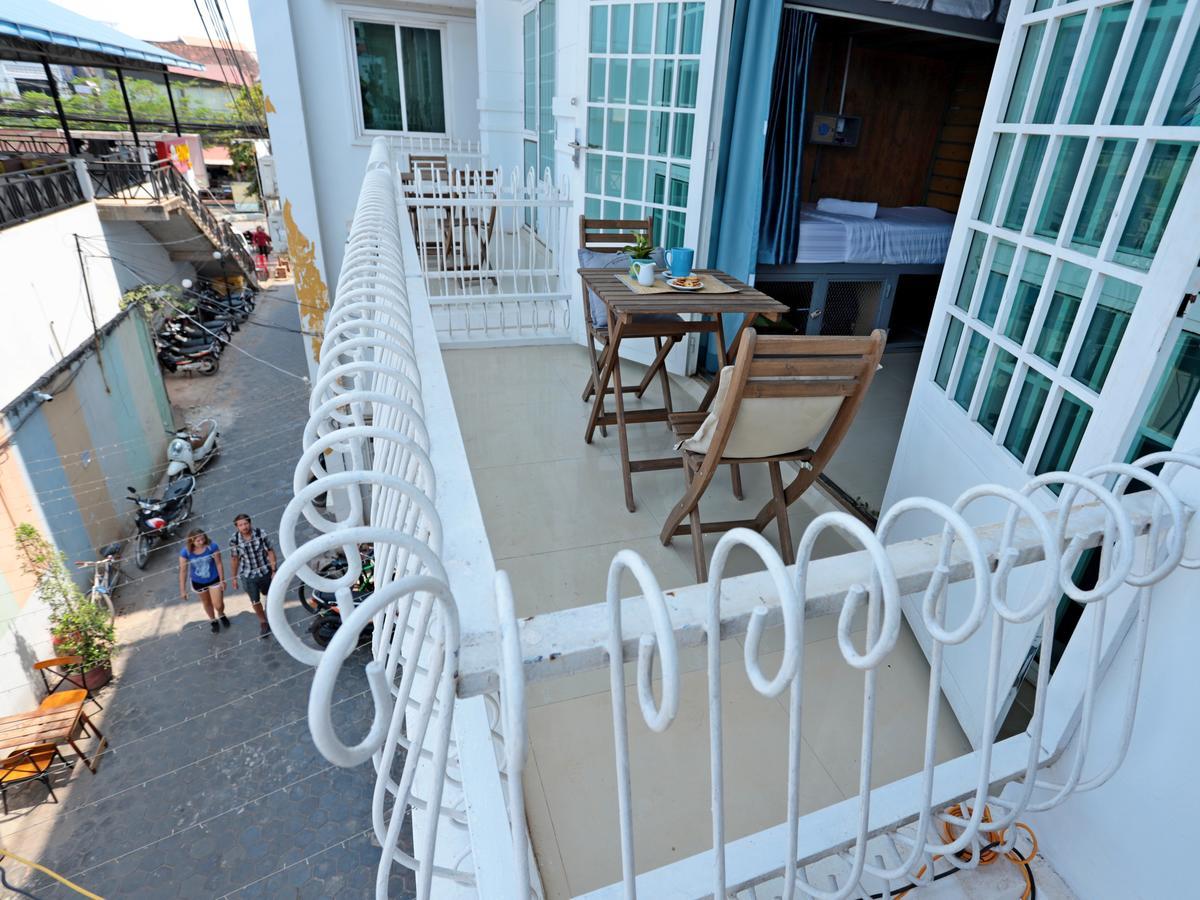 Oops Hostel Siem Reap Exterior photo